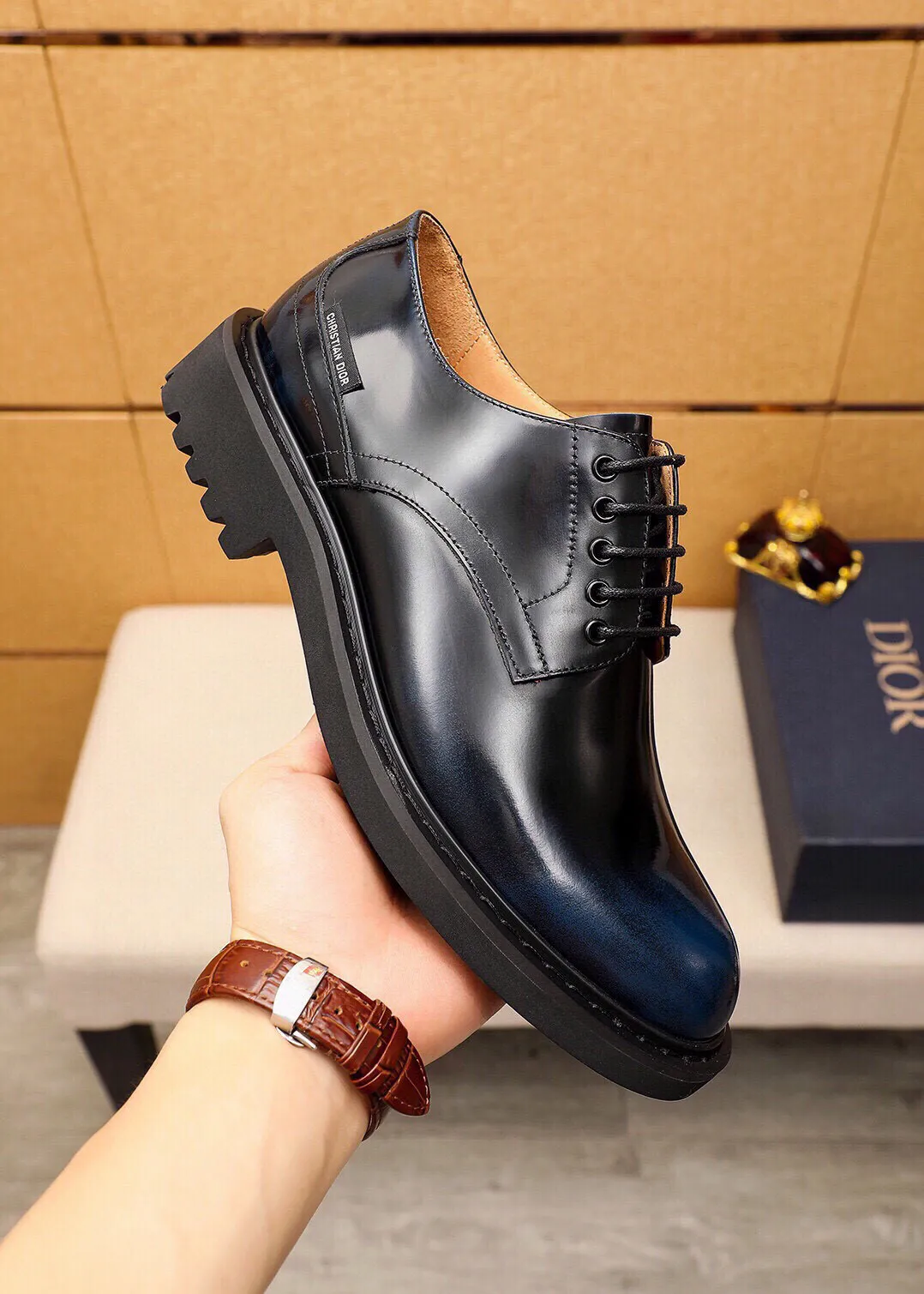 Men's shoes 💰580💐 Product trademark: Dior "Dior" business leather shoes Regular size: 39-44 (38.45🉑️customized) Product materials: Selected Italian imported first-layer open-edge beaded cowhide upper, imported water-dyed 🐂 cowhide lining. Strong three-dimensional visual effect, original outsole Color: 3 colors optional